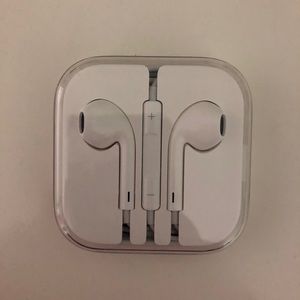 Apple earphones
